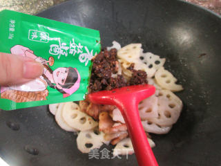 香菇酱五花肉炒莲藕步骤8