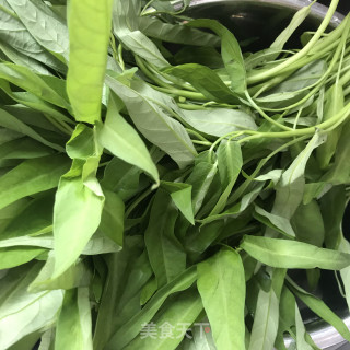 茶油炒空心菜步骤1