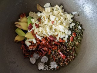 芹菜千张炒龙虾尾步骤5