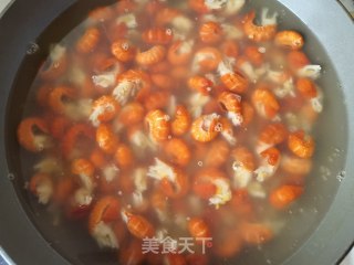 芹菜千张炒龙虾尾步骤4