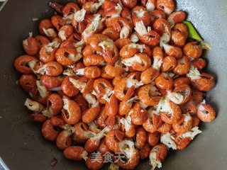 芹菜千张炒龙虾尾步骤9