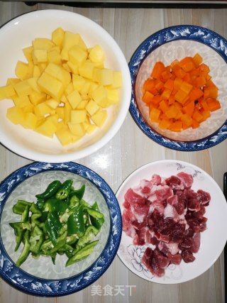 烧烤味土豆肉丁步骤1