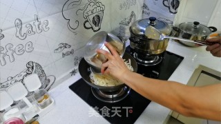 莲菜炒肉丝步骤7