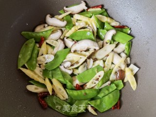 荷兰豆香菇炒竹笋步骤7