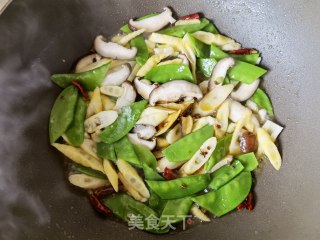荷兰豆香菇炒竹笋步骤8