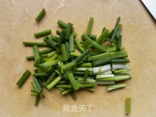 青红椒小葱炒鸡蛋步骤1