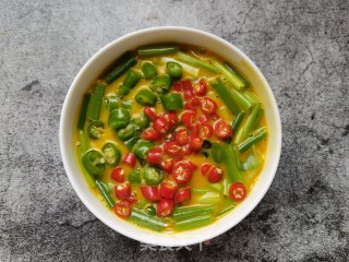 青红椒小葱炒鸡蛋步骤4