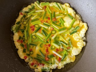 青红椒小葱炒鸡蛋步骤9