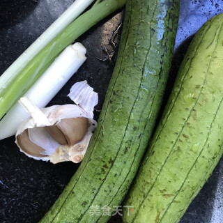 核桃油炒丝瓜步骤1
