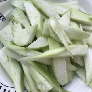 核桃油炒丝瓜步骤3