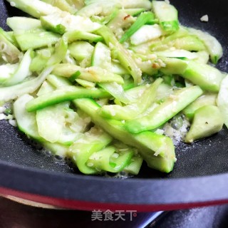 核桃油炒丝瓜步骤6
