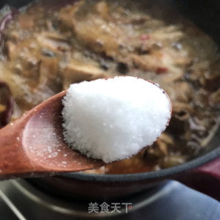 麻辣鸡块炖松茸步骤11