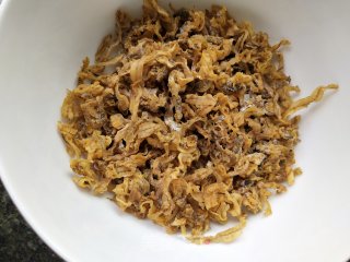 干贝边炒萝卜丝步骤1