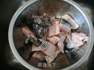 一家人的下饭酸辣鱼步骤1