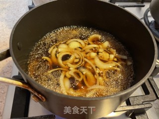 滑蛋洋葱汁烩猪扒步骤7