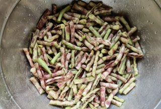 蒜泥拌豆角步骤4