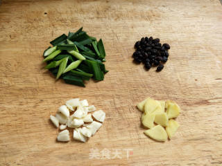 豉香红椒炒鸡丁步骤3