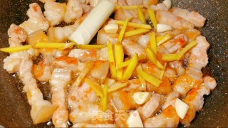 不加一滴水油的红烧肉步骤6