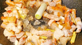 不加一滴水油的红烧肉步骤7