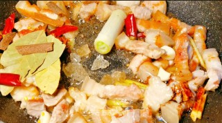 不加一滴水油的红烧肉步骤8