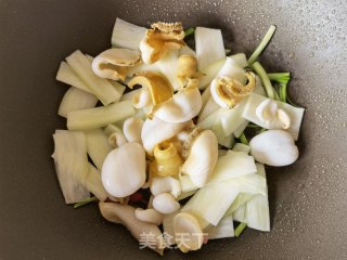 芥兰炒鲍片步骤11