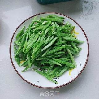 肉丝鸡蛋炒芸豆步骤3