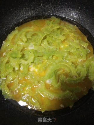 简单家常菜美味又下饭的苦瓜炒鸡蛋步骤5