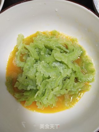 简单家常菜美味又下饭的苦瓜炒鸡蛋步骤4