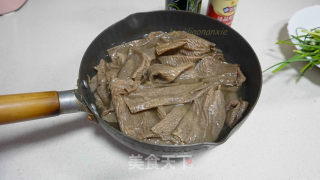 韭菜苔炒豆筋步骤2