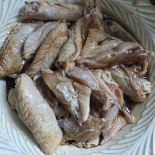 三汁鸡翅鲜虾焖锅步骤4