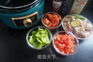 不加一滴水の番茄鸡步骤1