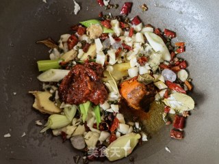 芹菜洋葱炒龙虾尾步骤6