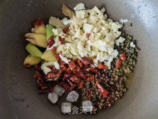 芹菜洋葱炒龙虾尾步骤4