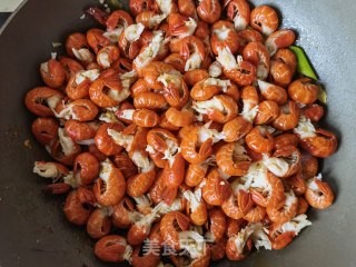 芹菜洋葱炒龙虾尾步骤8