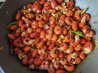 芹菜洋葱炒龙虾尾步骤9