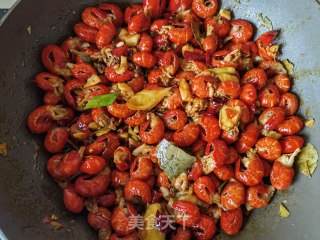 芹菜洋葱炒龙虾尾步骤11