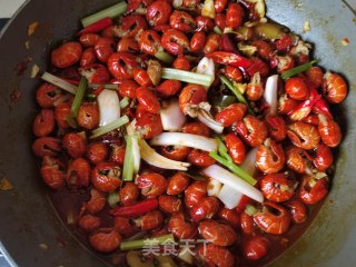 芹菜洋葱炒龙虾尾步骤17