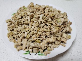 芝麻炒线椒笋子步骤5