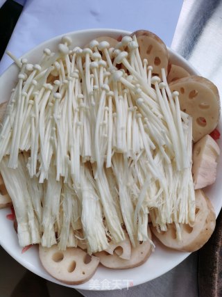 金针菇莲藕蒸排骨步骤2