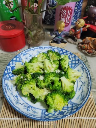 蒜末炒西兰花步骤6