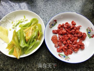 青椒炒糟小肠步骤1