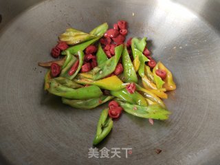 青椒炒糟小肠步骤4