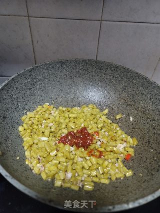 辣豆瓣肉末炒酸豆角步骤6