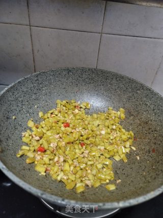 辣豆瓣肉末炒酸豆角步骤7