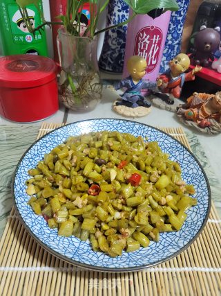 辣豆瓣肉末炒酸豆角步骤8