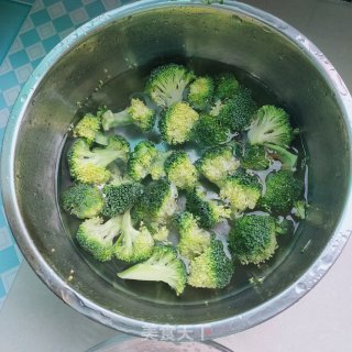 西蓝花炒肉步骤1
