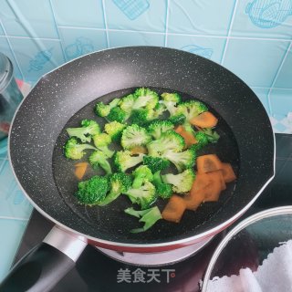 西蓝花炒肉步骤6