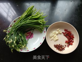 炝炒韭菜苔步骤1
