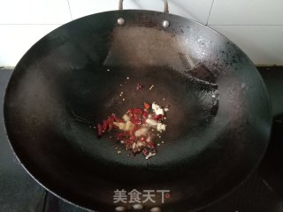 炝炒韭菜苔步骤3