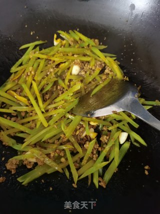 肉末炒莴笋步骤7